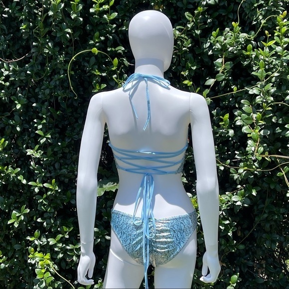 💋NWT CLUB Exx Dolls Kill Hypnotic Hype Blue Foiled Ruched Shorts and Top 2 Pc - Picture 5 of 14